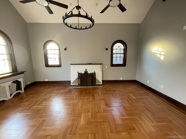 Foto del edificio - 45 W Penn St