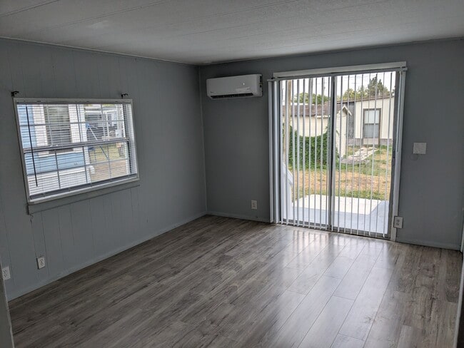 Building Photo - 37743 Markland Ave