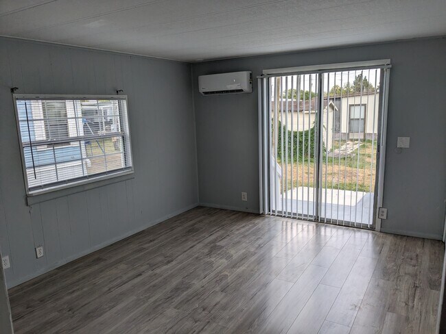 Foto del edificio - 37743 Markland Ave