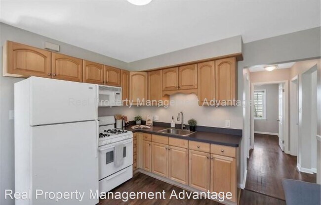Building Photo - 2 br, 1 bath House - 346 S. Gargantua Ave.
