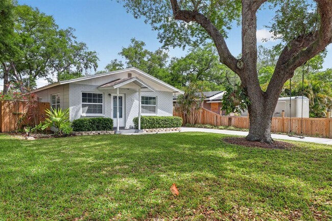 Building Photo - 516 3rd Ave NE