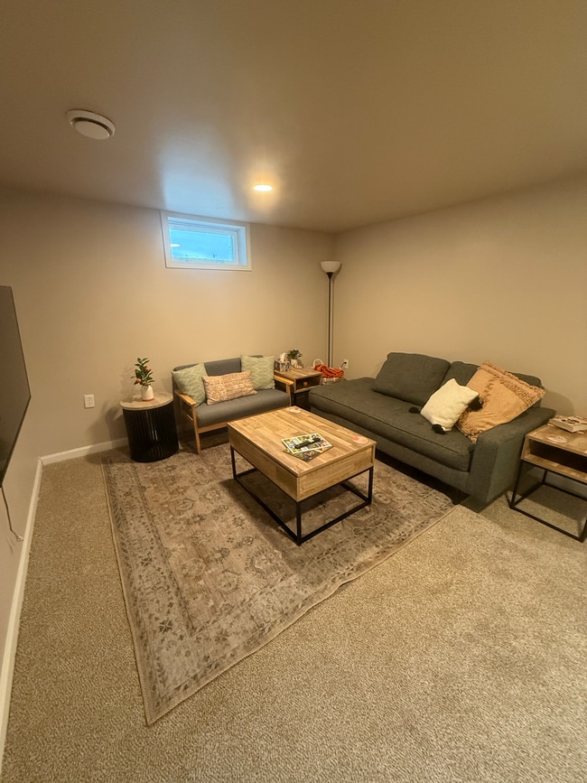 Building Photo - 120 Park Dr