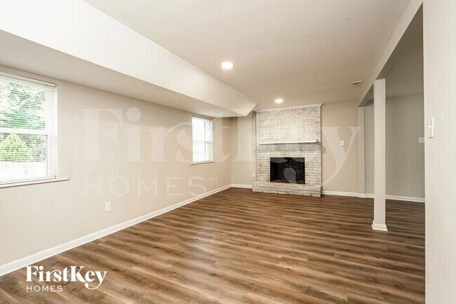 Foto del edificio - 2350 Woodgreen Rd