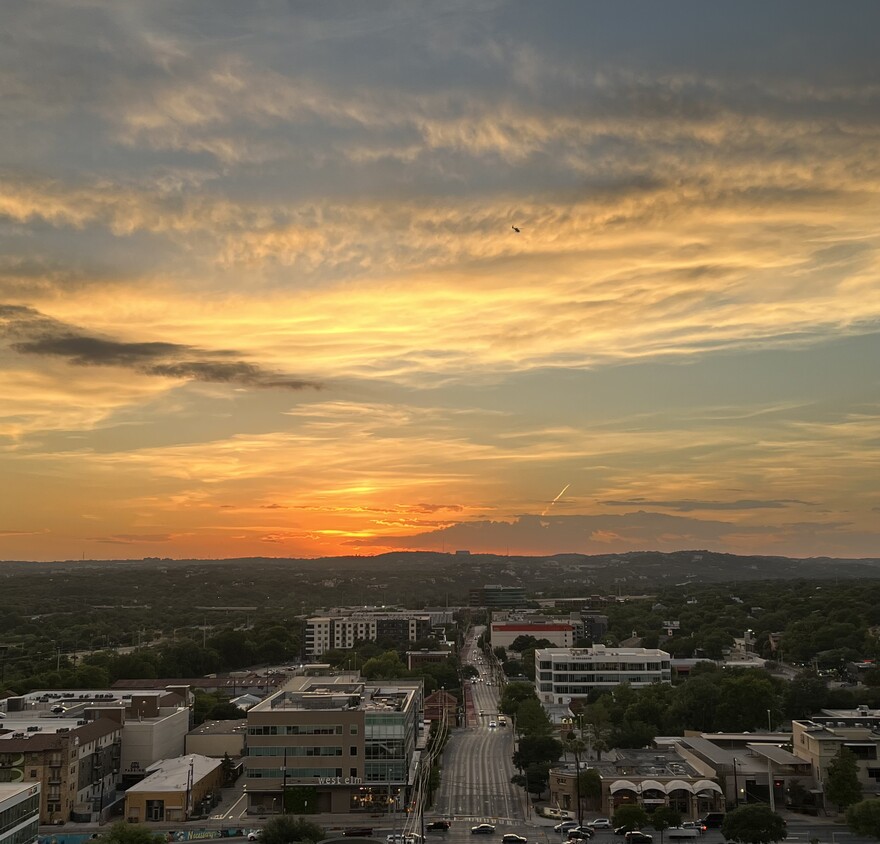 dramatic sunset views - 801 W 5th St