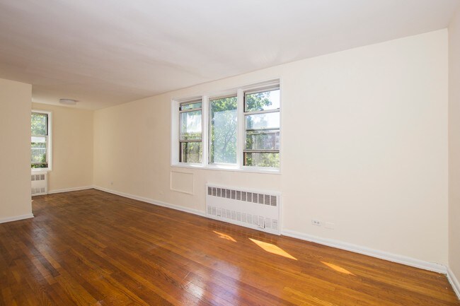Building Photo - 3815 Bowne St