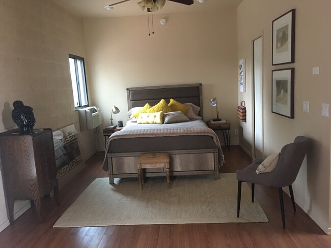 Photo - 2345 E Waverly St House