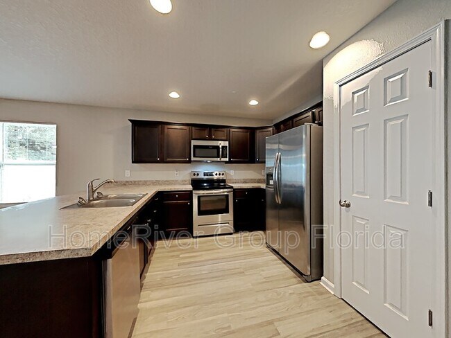 Building Photo - 1384 Sarahs Landing Dr