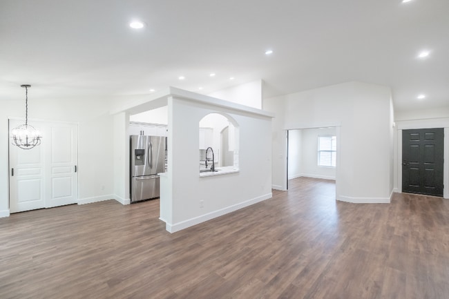 Foto del edificio - 918 NE Oakmont Loop