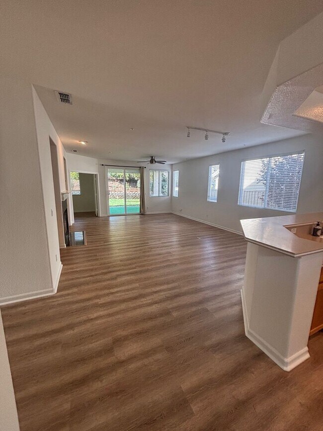 Foto del edificio - Large Single Level 2 Bedroom 2 Bathroom wi...