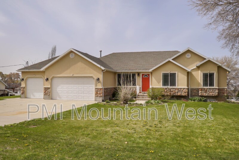 Primary Photo - 144 S Mountain Rd