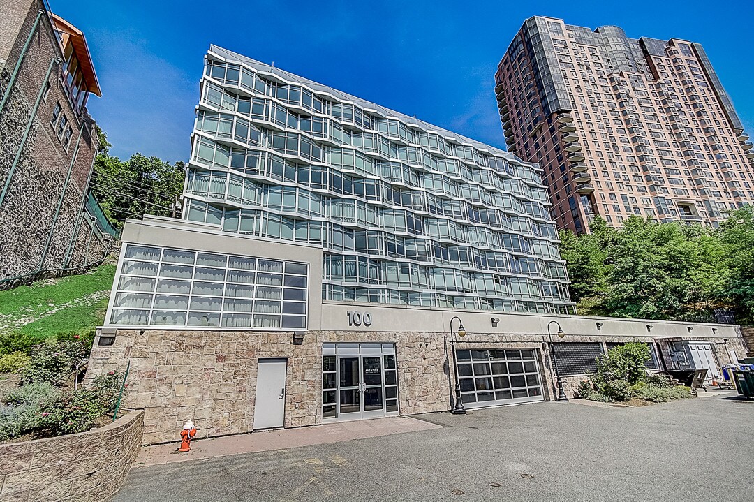 100 Thompson Ln, Edgewater, NJ 07020 Condo for Rent in Edgewater, NJ