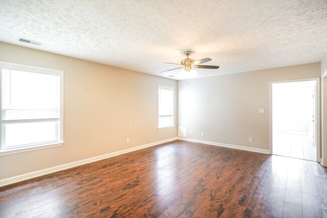 Building Photo - 1632 Beaconcrest Cir