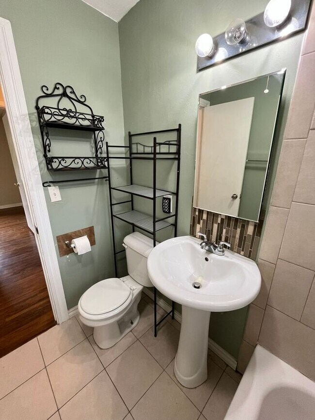 Foto del edificio - Cute 2 Bed 1 Bath