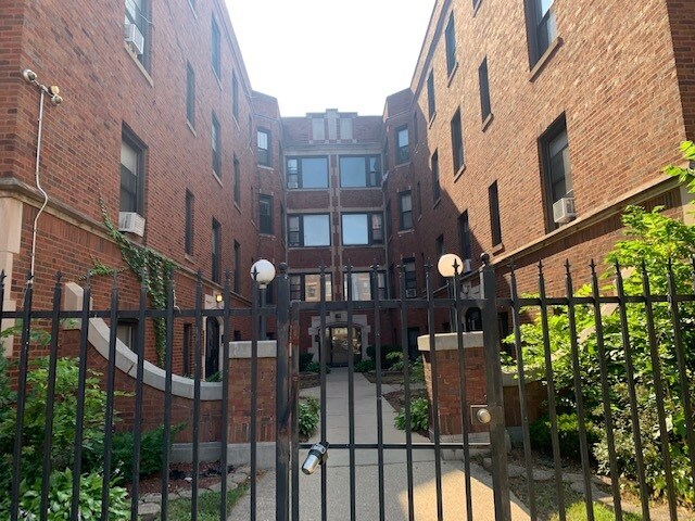building exterior - 6738 S East End Ave