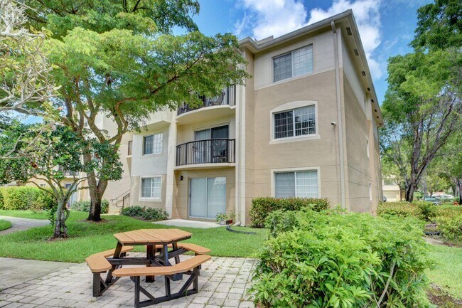 Foto del edificio - 300 Crestwood Ct N