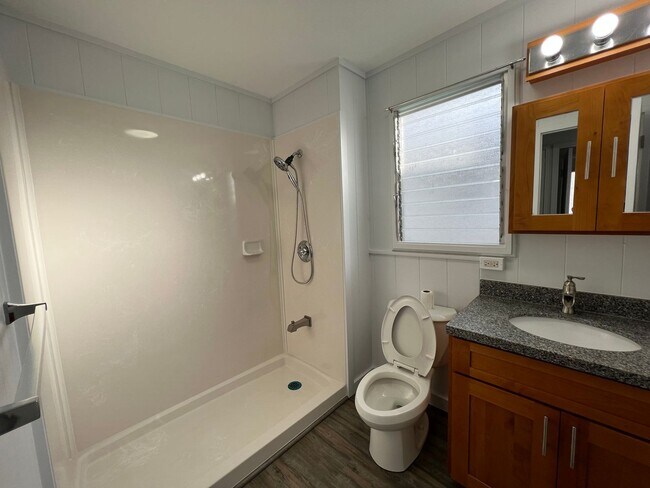 Foto del edificio - 3046C Harding Ave