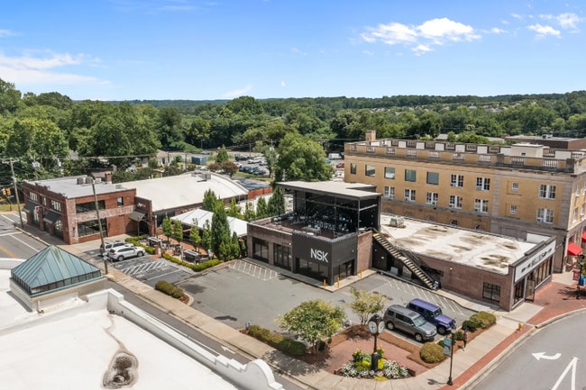 Building Photo - 307 Church St