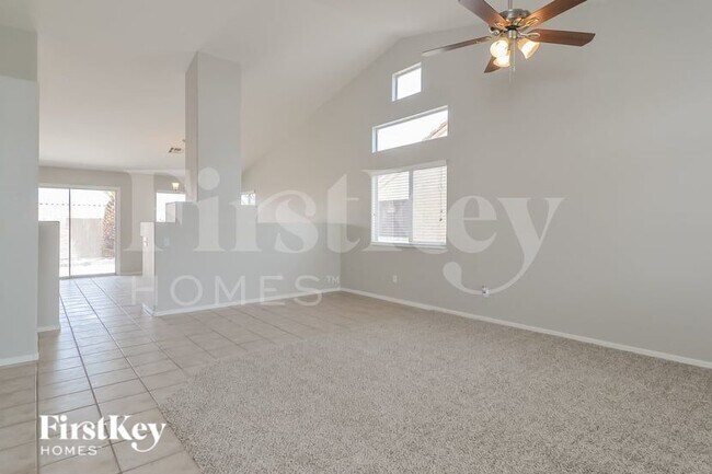 Building Photo - 127 E Tamarack Dr