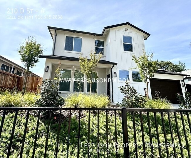Building Photo - 210 D St