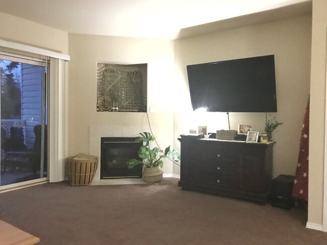 Foto del edificio - 3 Bedroom Town Home in Emerald Pointe