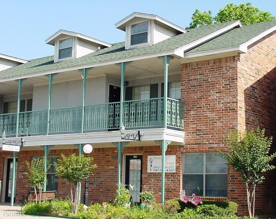 Primary Photo - 405 S Elm St