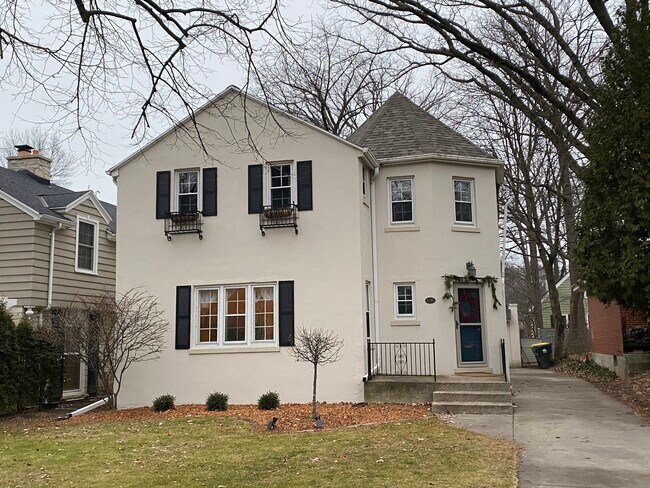 Building Photo - 4346 N Ardmore Ave