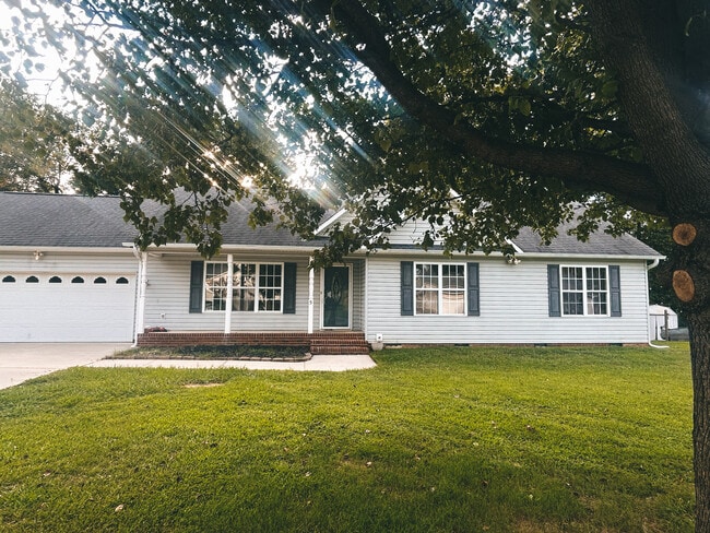 Building Photo - 5 Braxton Ln