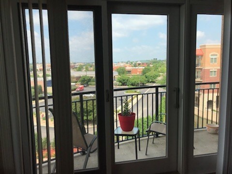 Foto principal - 1200 Foxdale Dr
