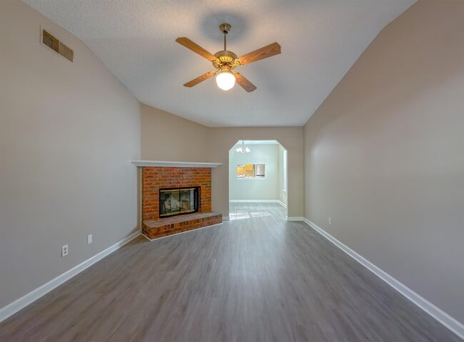 Building Photo - 2415 Talco Hills Dr