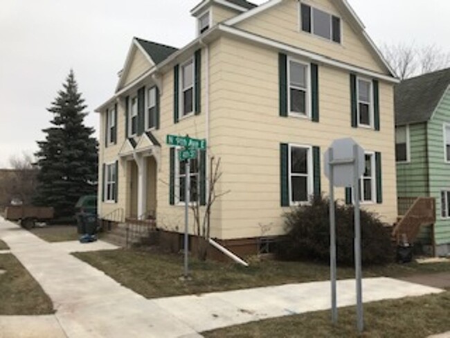 Building Photo - Duluth, MN - 4 Bedroom - 1 Bathroom - Clos...