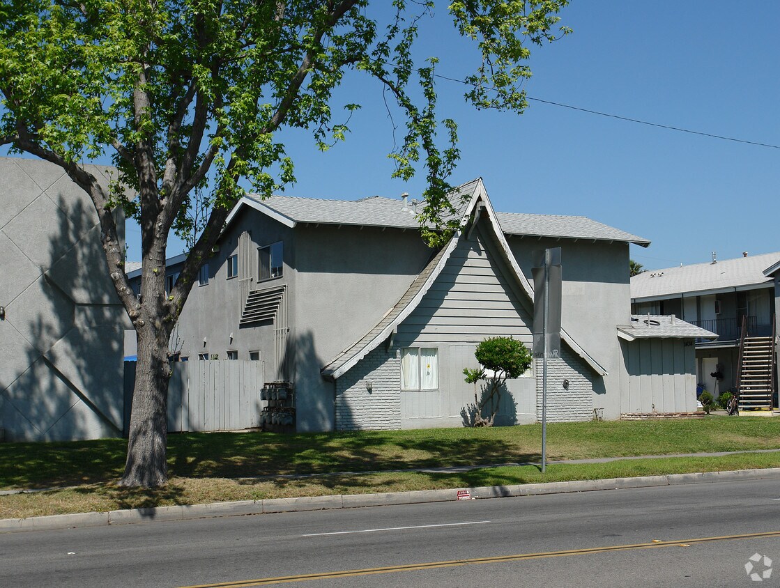 Building Photo - 1434 S Raitt St