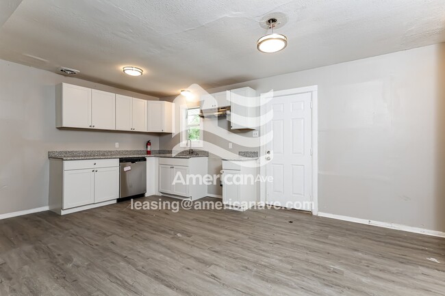 Building Photo - 422 Queen Marie Ln
