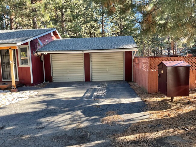 Building Photo - Great Al Tahoe location - long term rental
