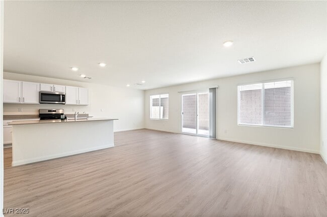 Building Photo - 3324 La Cura Ave