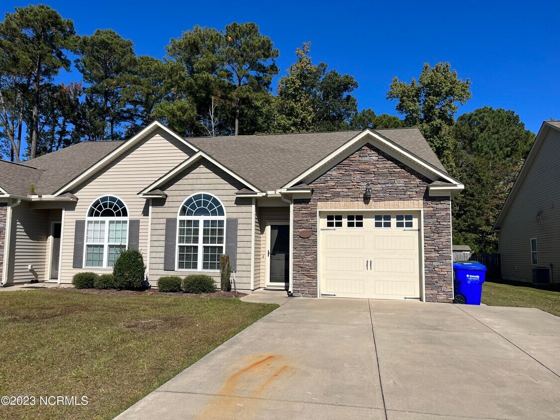 3912B Nantucket Rd, Greenville, NC 27834 Townhome Rentals in