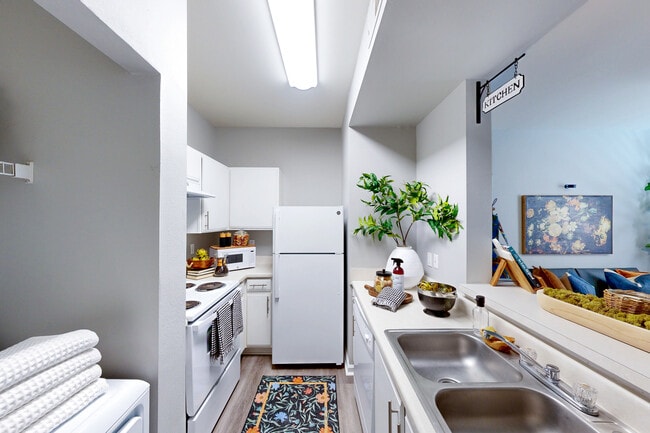 Building Photo - Cadence at Southern