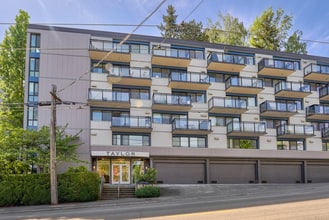 Building Photo - 1525 Taylor Ave N