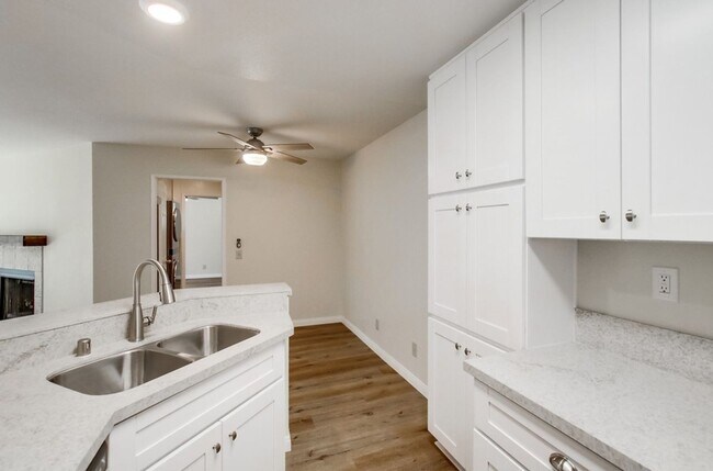 Building Photo - BEAUTIFUL REMODELED 2 BEDROOM, 2 BATH COND...