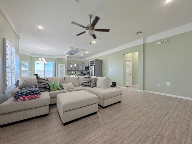 Foto del edificio - 14936 John McNeely Ave