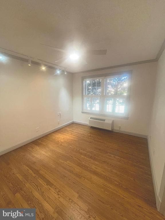 Foto del edificio - 715 S Washington St