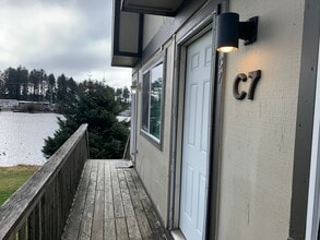 Building Photo - 1820C7 Larch St