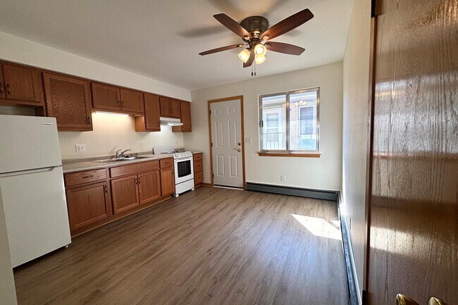 Foto del edificio - 2411 Brentwood Pkwy