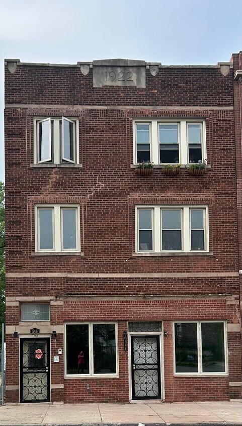 Primary Photo - 548 E 61st St