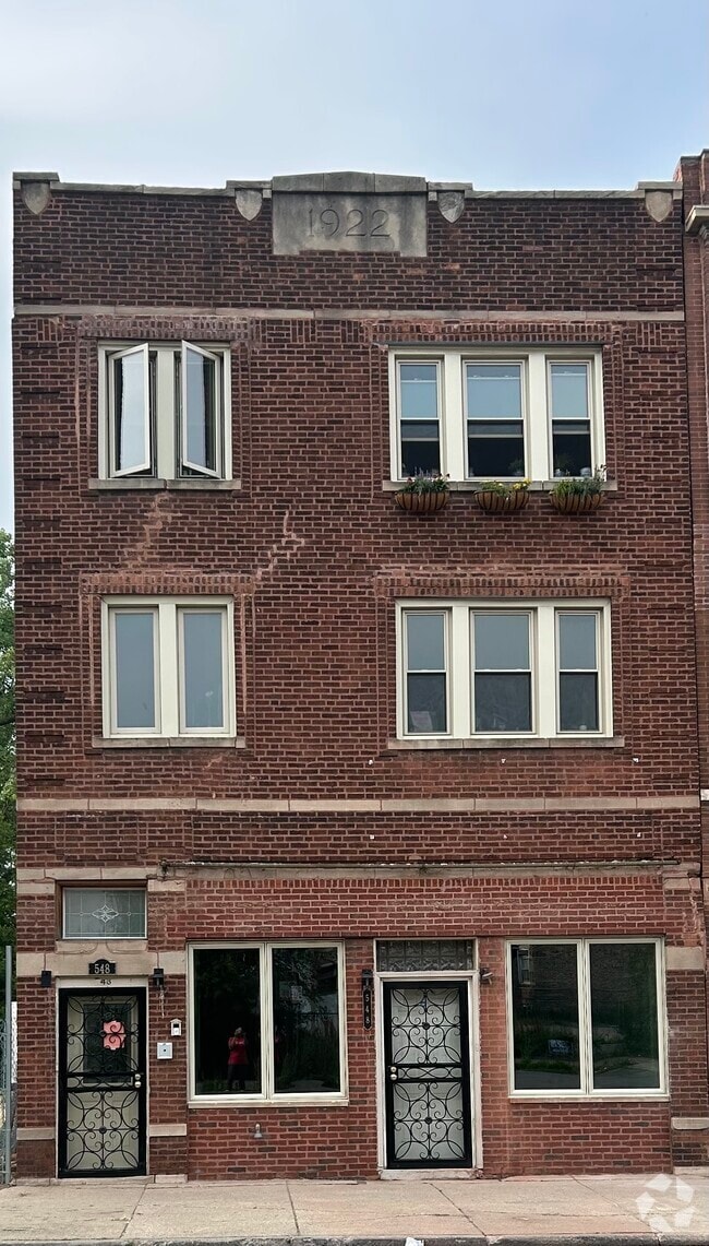 Building Photo - 548 E 61st St