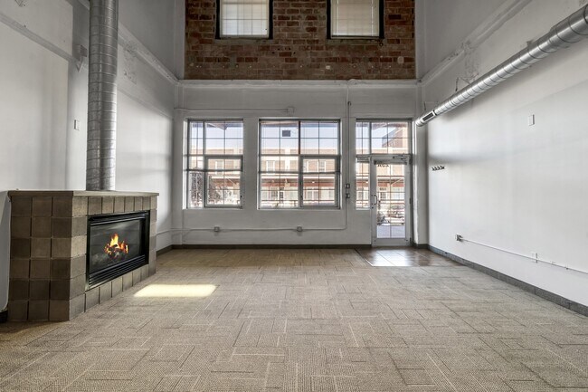 Foto del edificio - The Lofts at Elk Terminal