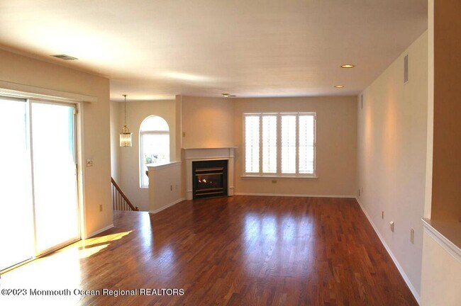 Building Photo - 390 Deuce Dr