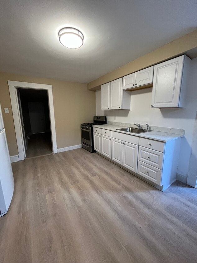 Primary Photo - 211 Zara St