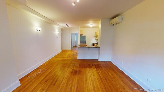 Foto del edificio - 3-82 Burns St