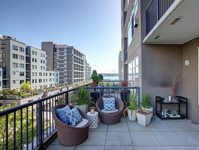 250 sq ft private patio - 2801 1st Ave