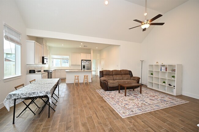 Foto del edificio - 1535 Cathedral Bend Drive